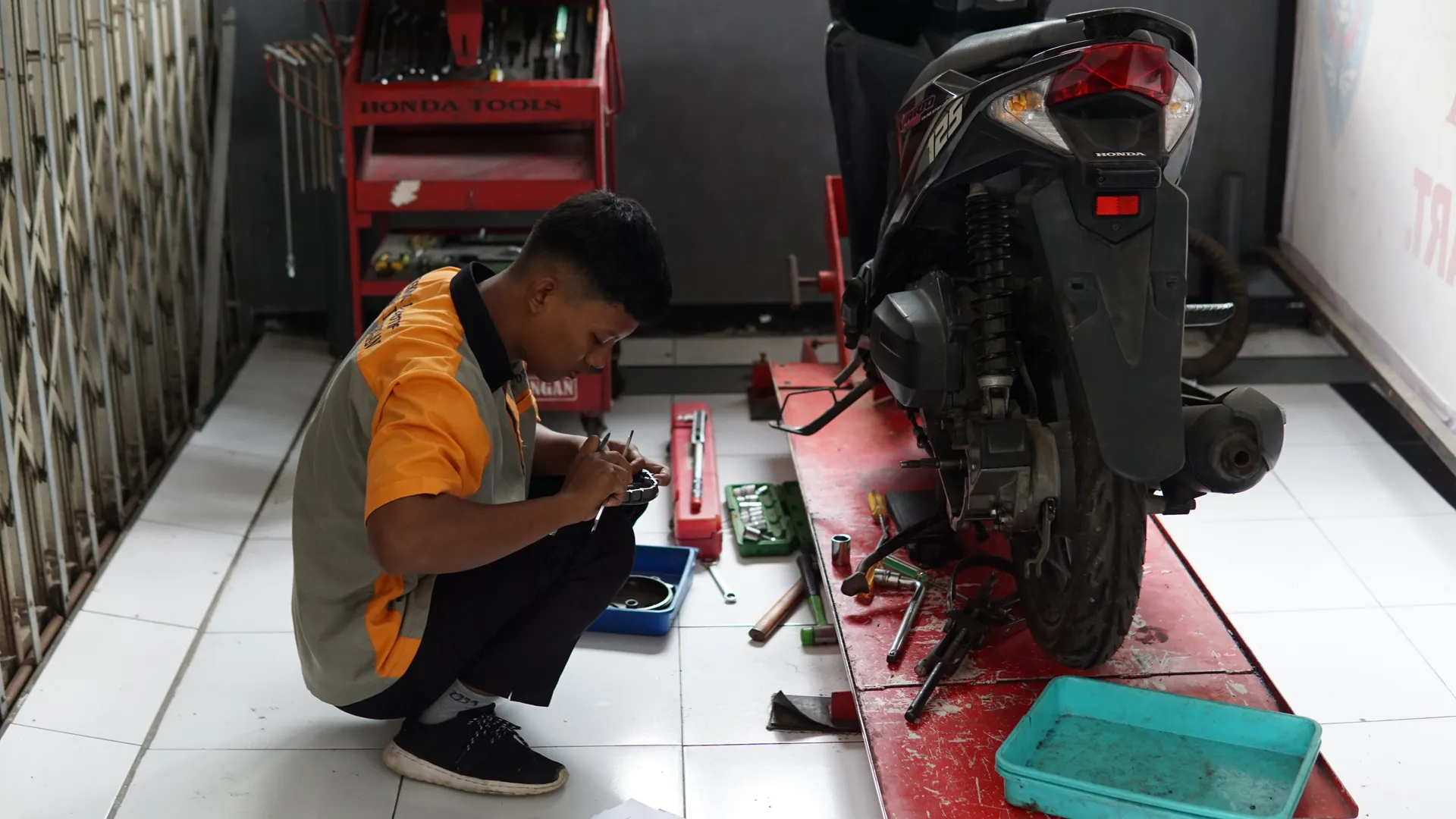 TEKNIK SEPEDA MONTOR