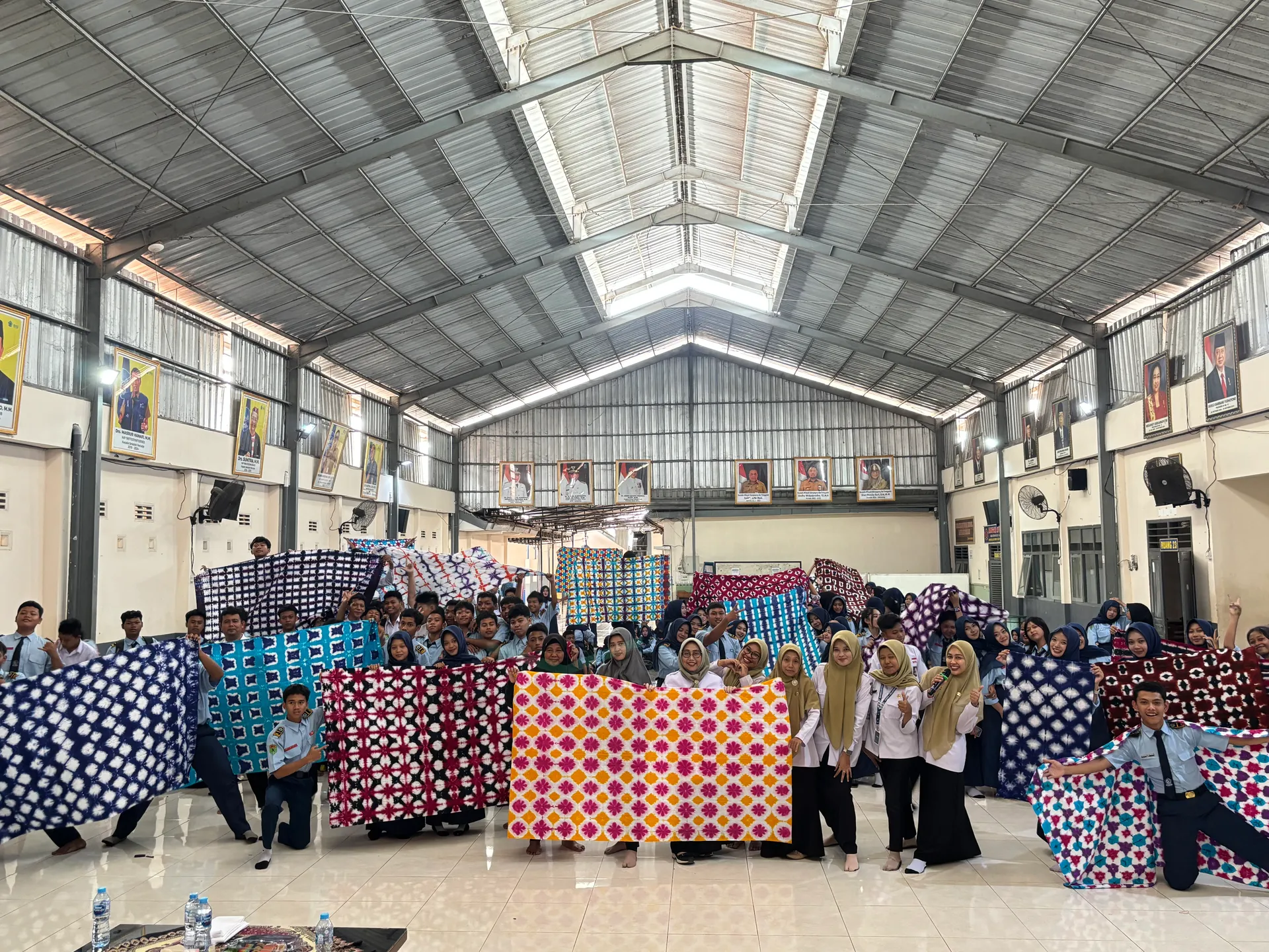 Pekan Kokurikuler minggu pertama hari ke 3 : Membuat Batik SIbori